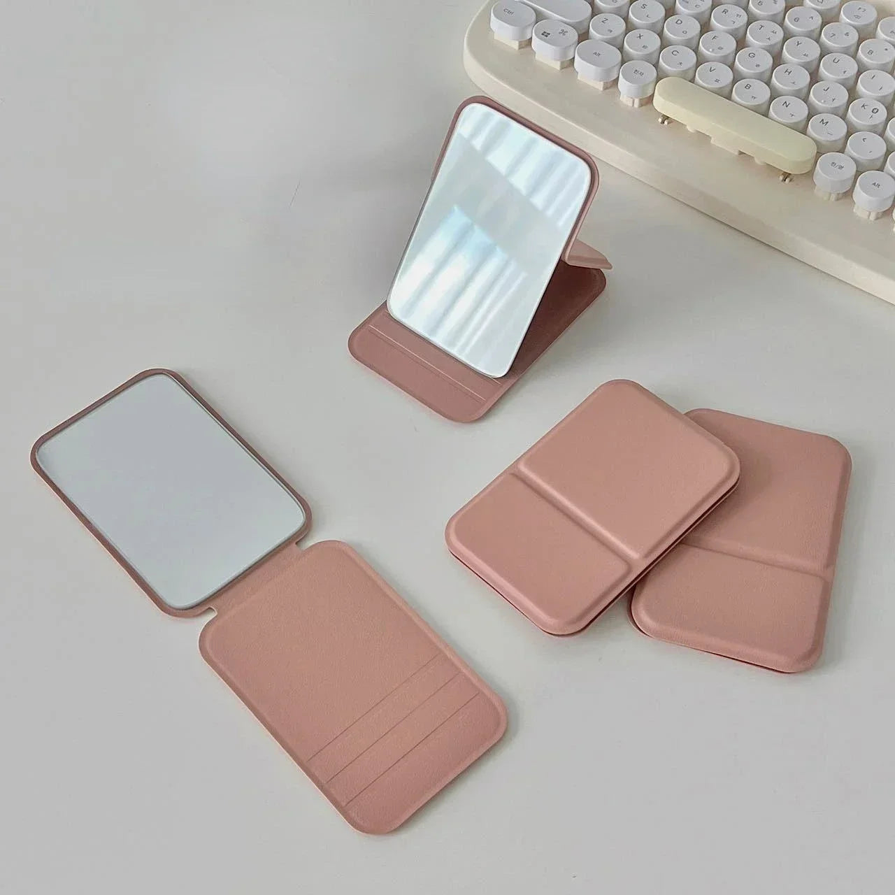 Miroir de maquillage en cuir PU pliant – Élégant miroir portatif compact pour le voyage et l'utilisation quotidienne