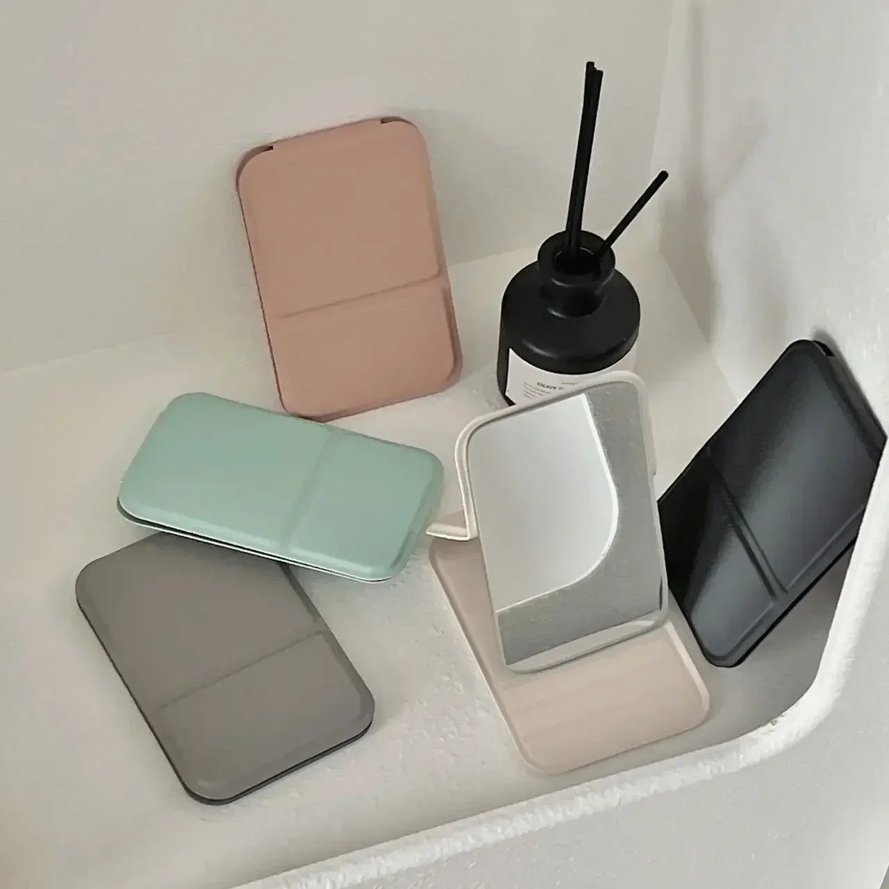 Miroir de maquillage en cuir PU pliant – Élégant miroir portatif compact pour le voyage et l'utilisation quotidienne